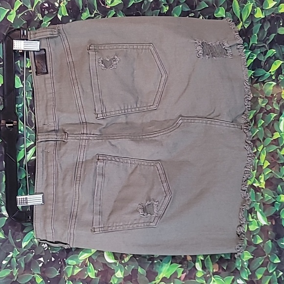 Elan Distressed Olive Miniskirt Size M - Picture 5 of 8